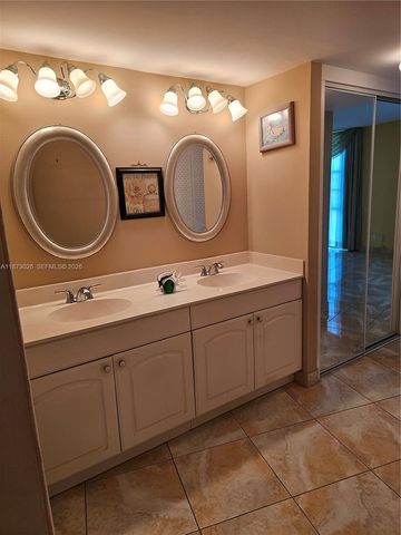 20400 W Country Club Drive 711, Aventura, FL 33180