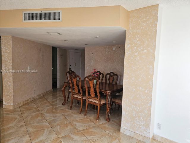 20400 W Country Club Drive 711, Aventura, FL 33180