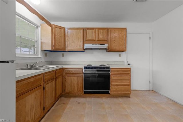 1120 Sean DR, Chesapeake, VA 23323