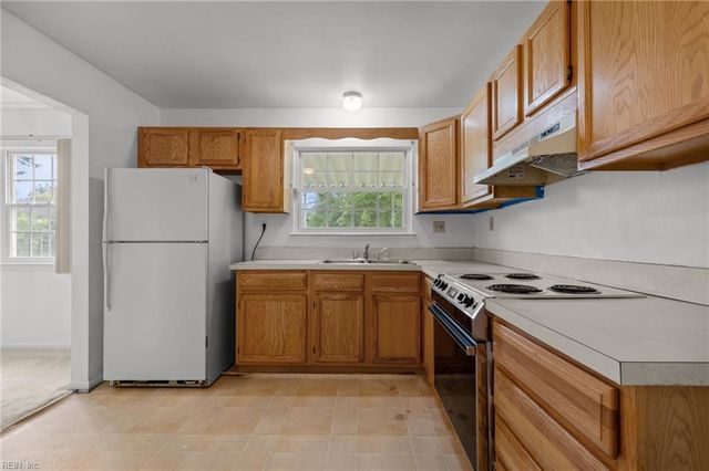 1120 Sean DR, Chesapeake, VA 23323