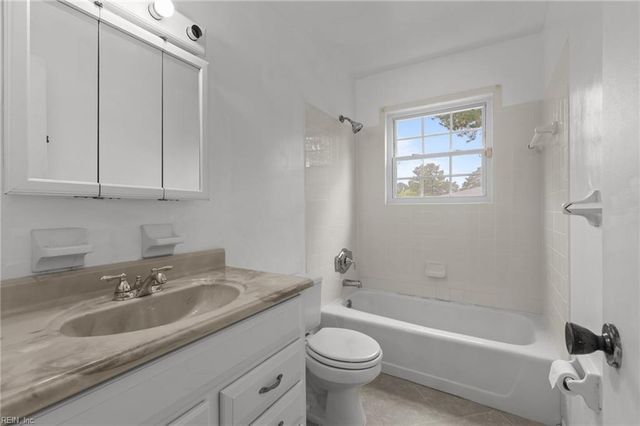 1120 Sean DR, Chesapeake, VA 23323