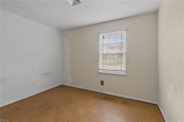1120 Sean DR, Chesapeake, VA 23323