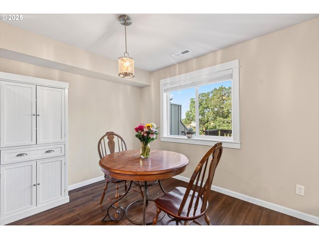 445 S 4TH St, St Helens, OR 97051