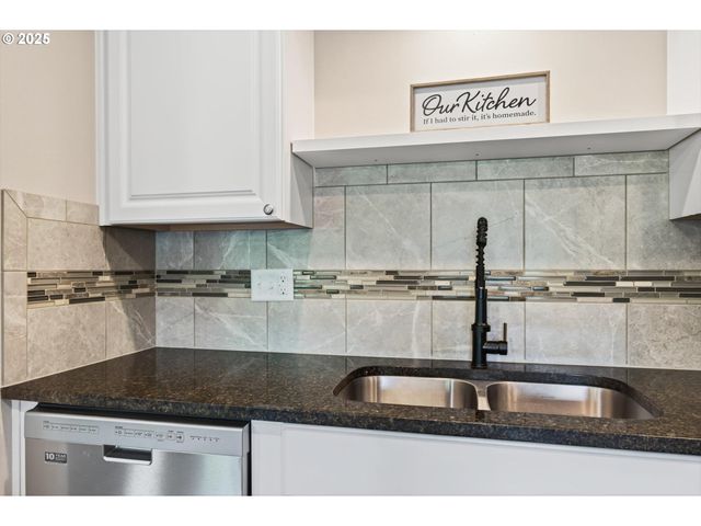 445 S 4TH St, St Helens, OR 97051