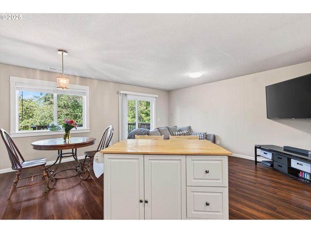 445 S 4TH St, St Helens, OR 97051