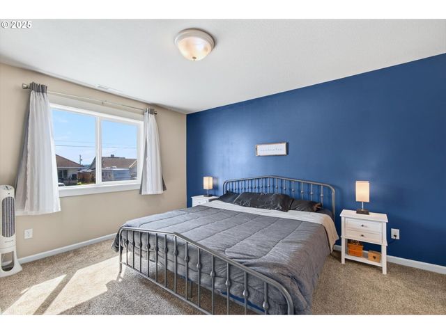 445 S 4TH St, St Helens, OR 97051