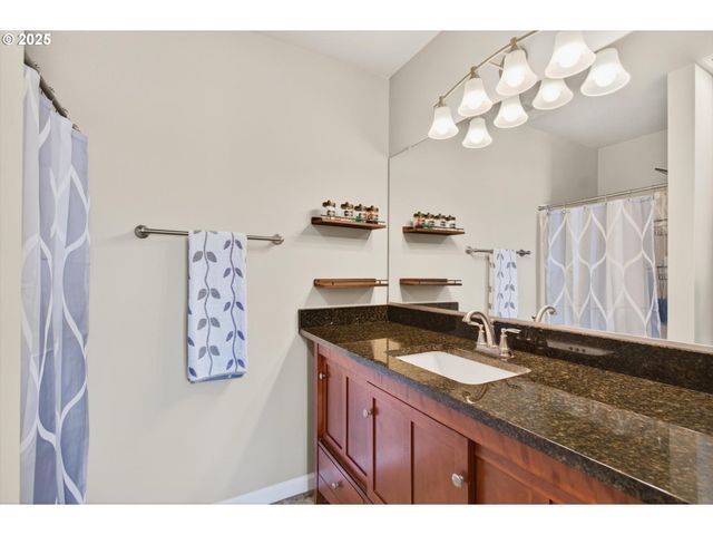 445 S 4TH St, St Helens, OR 97051