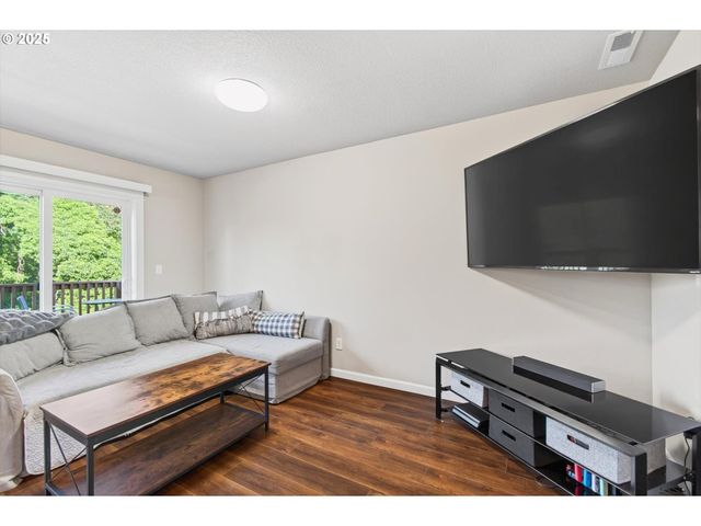 445 S 4TH St, St Helens, OR 97051