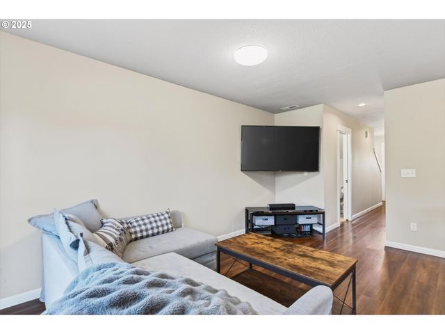 445 S 4TH St, St Helens, OR 97051