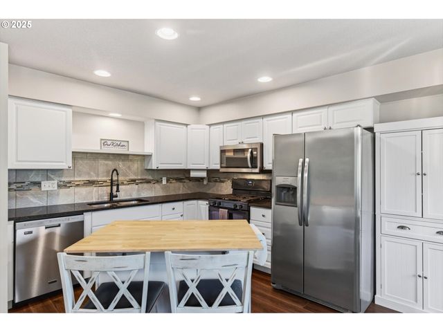 445 S 4TH St, St Helens, OR 97051