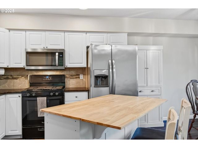 445 S 4TH St, St Helens, OR 97051