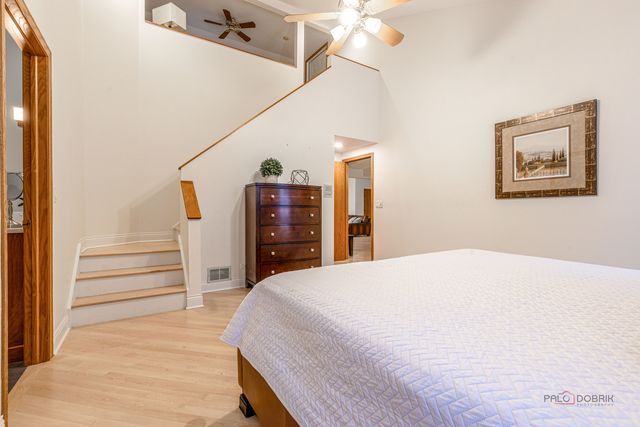 16373 W Menna Lane, Lincolnshire, IL 60069