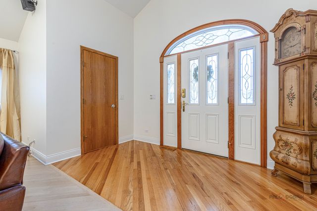 16373 W Menna Lane, Lincolnshire, IL 60069