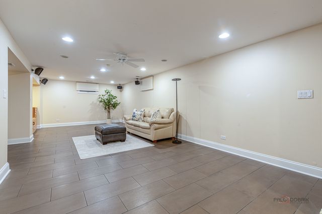 16373 W Menna Lane, Lincolnshire, IL 60069