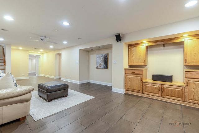 16373 W Menna Lane, Lincolnshire, IL 60069