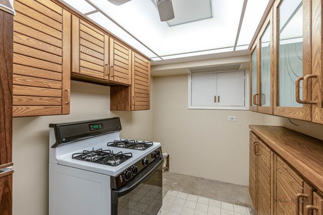 16373 W Menna Lane, Lincolnshire, IL 60069