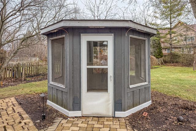 16373 W Menna Lane, Lincolnshire, IL 60069