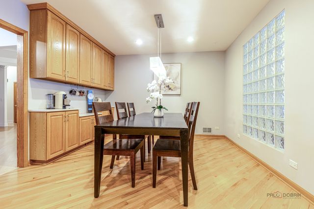 16373 W Menna Lane, Lincolnshire, IL 60069