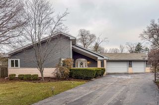 16373 W Menna Lane, Lincolnshire, IL 60069