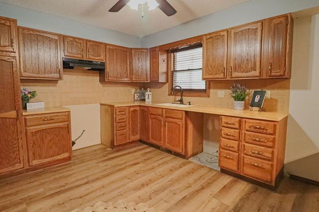 1927 N Homestead ST, Wichita, KS 67208