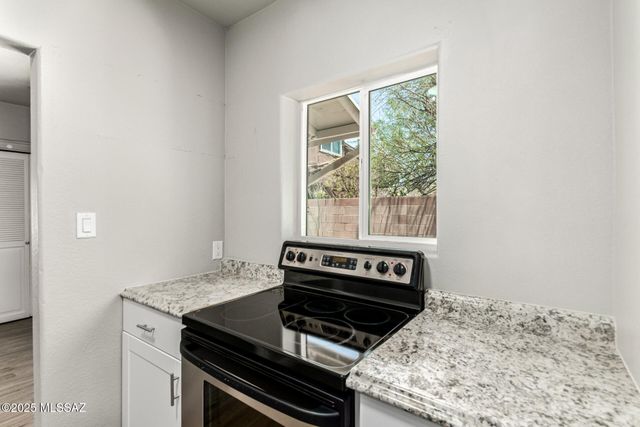31 W President Street, Tucson, AZ 85714