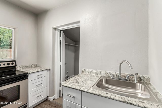 31 W President Street, Tucson, AZ 85714