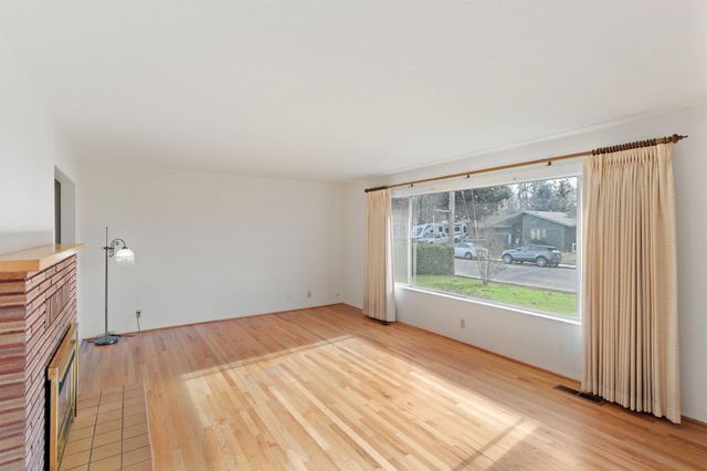 714 NE Riddle Drive, Grants Pass, OR 97526