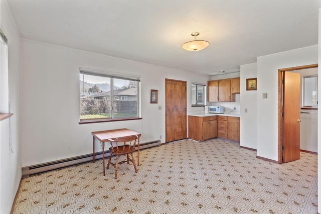 714 NE Riddle Drive, Grants Pass, OR 97526