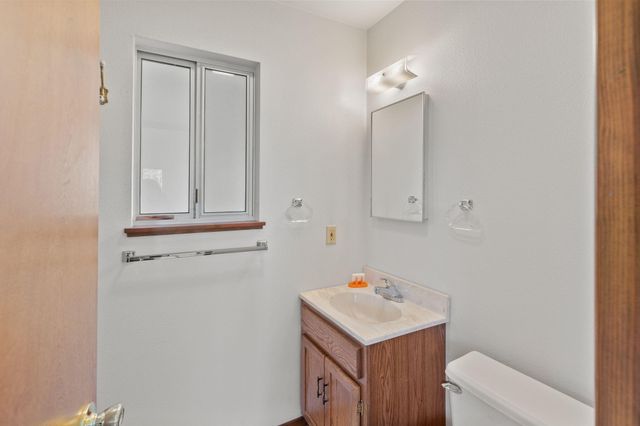 714 NE Riddle Drive, Grants Pass, OR 97526