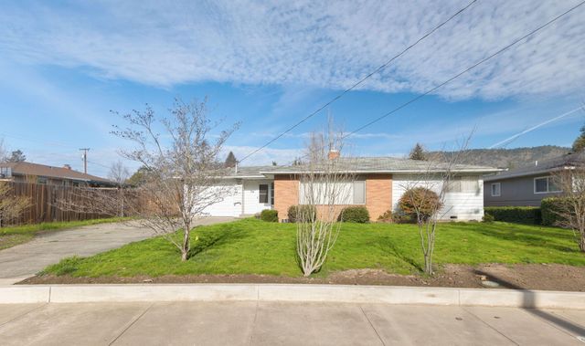 714 NE Riddle Drive, Grants Pass, OR 97526