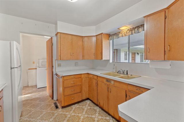 714 NE Riddle Drive, Grants Pass, OR 97526