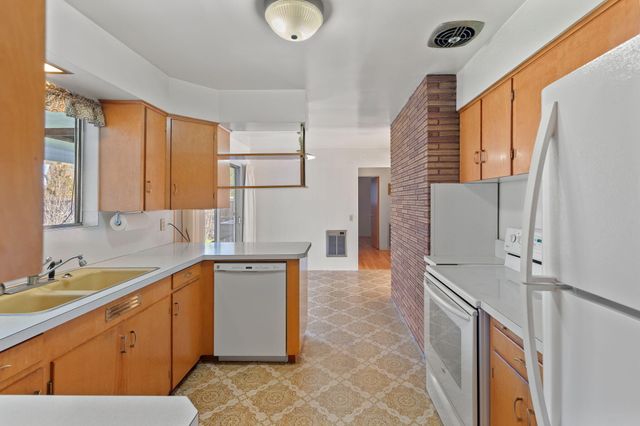 714 NE Riddle Drive, Grants Pass, OR 97526