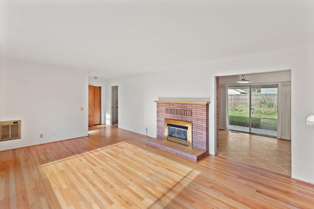 714 NE Riddle Drive, Grants Pass, OR 97526