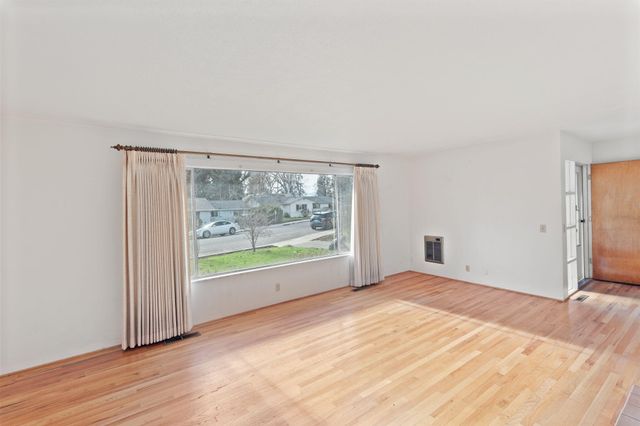 714 NE Riddle Drive, Grants Pass, OR 97526