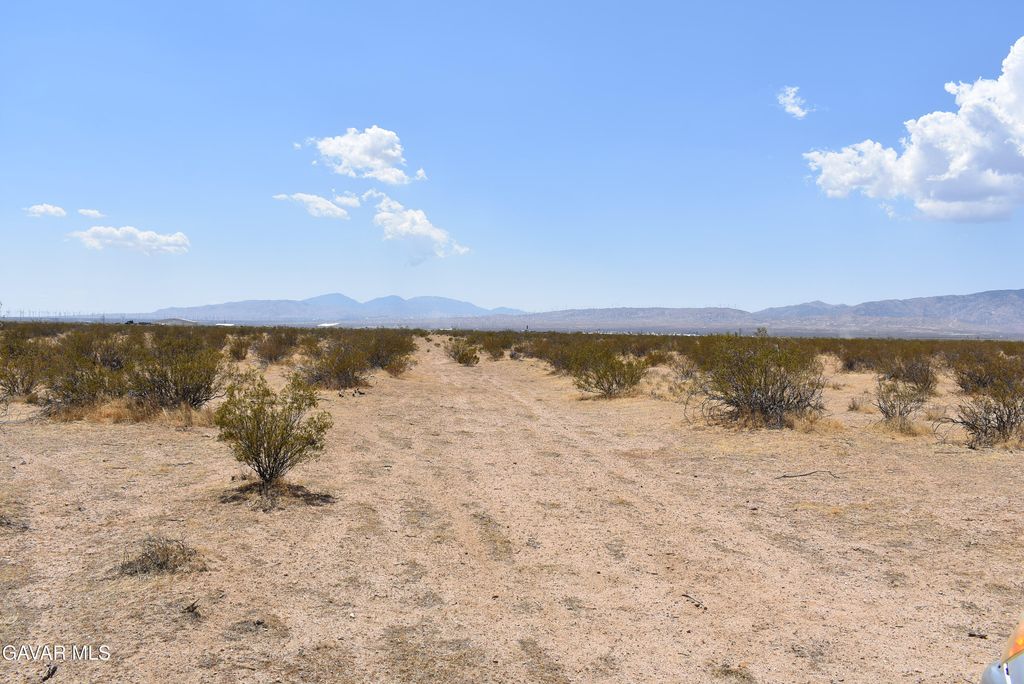 1490 E Wilson Avenue, Mojave, CA 93501
