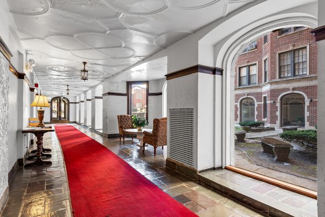 6935 S Crandon Avenue 8D, Chicago, IL 60649