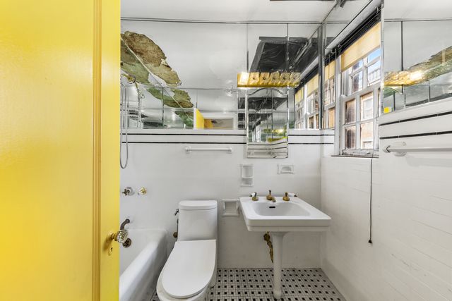 6935 S Crandon Avenue 8D, Chicago, IL 60649