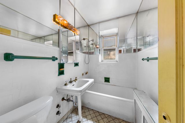 6935 S Crandon Avenue 8D, Chicago, IL 60649