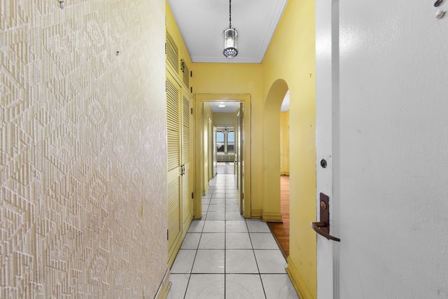 6935 S Crandon Avenue 8D, Chicago, IL 60649