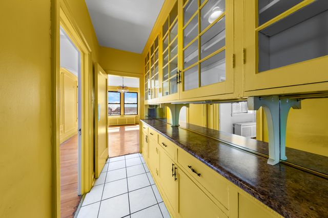 6935 S Crandon Avenue 8D, Chicago, IL 60649