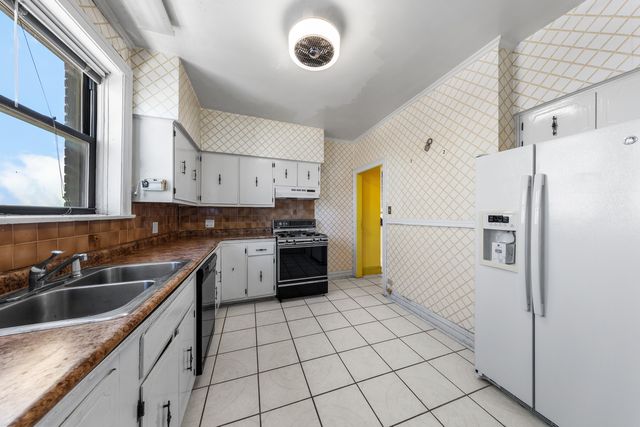 6935 S Crandon Avenue 8D, Chicago, IL 60649