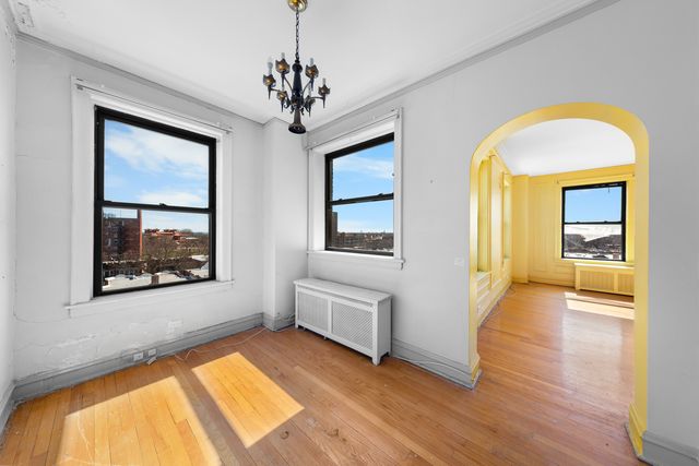 6935 S Crandon Avenue 8D, Chicago, IL 60649