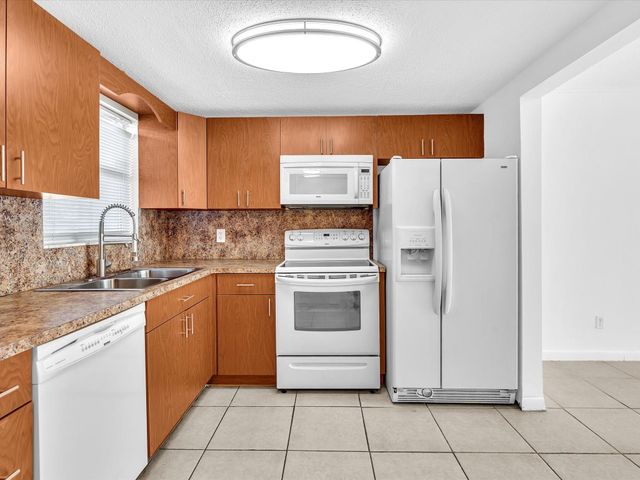 6650 Royal Palm Blvd 206C, Pompano Beach, FL 33063