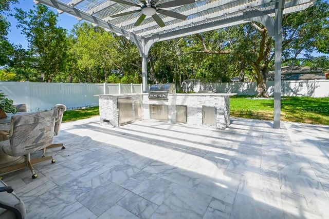 1826 COUNTRY CLUB ROAD N, St Petersburg, FL 33710