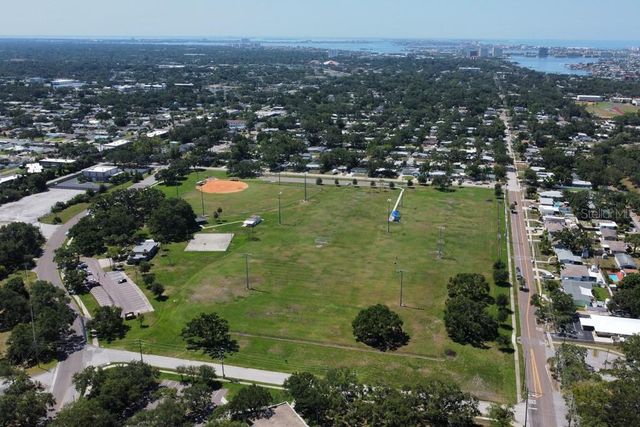 1826 COUNTRY CLUB ROAD N, St Petersburg, FL 33710