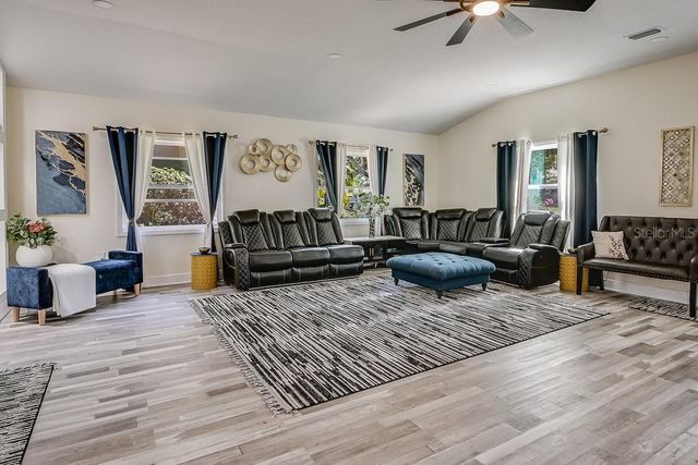 1826 COUNTRY CLUB ROAD N, St Petersburg, FL 33710