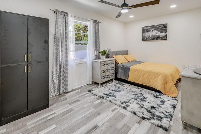 1826 COUNTRY CLUB ROAD N, St Petersburg, FL 33710