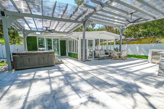 1826 COUNTRY CLUB ROAD N, St Petersburg, FL 33710