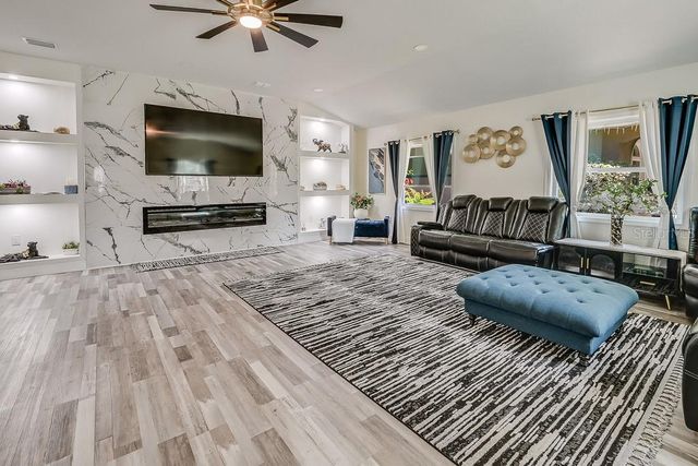 1826 COUNTRY CLUB ROAD N, St Petersburg, FL 33710