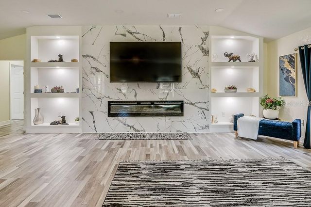 1826 COUNTRY CLUB ROAD N, St Petersburg, FL 33710